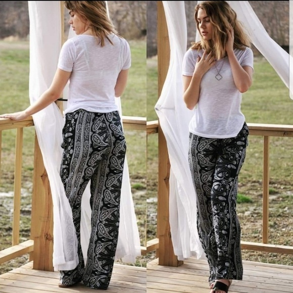 LAST 1! (S) Paisley lounge pants - Picture 3 of 6
